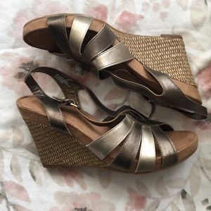 Aerosoles metallic strappy wedges! NWOT